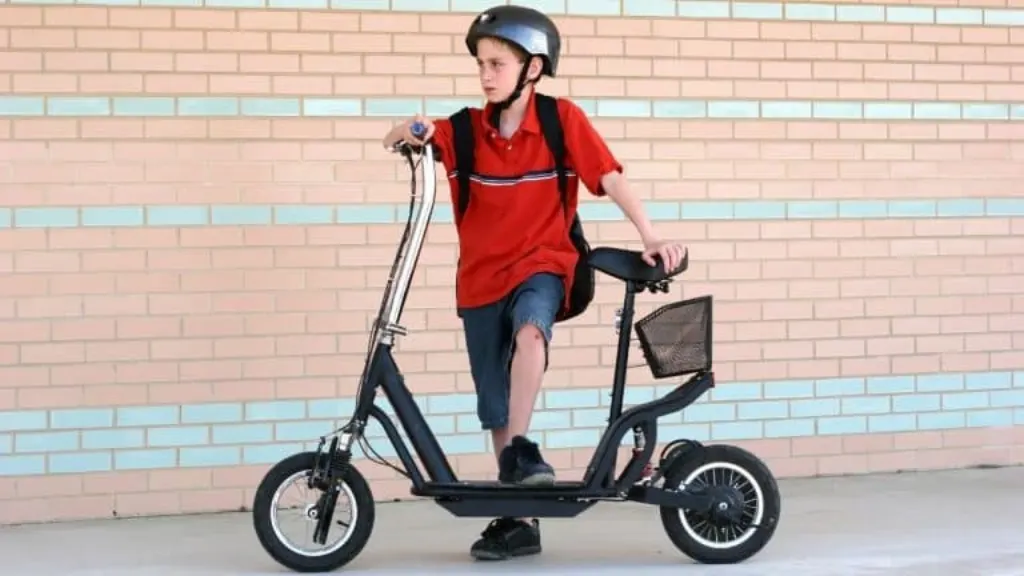 est ce que le port du casque est obligatoire en trottinette