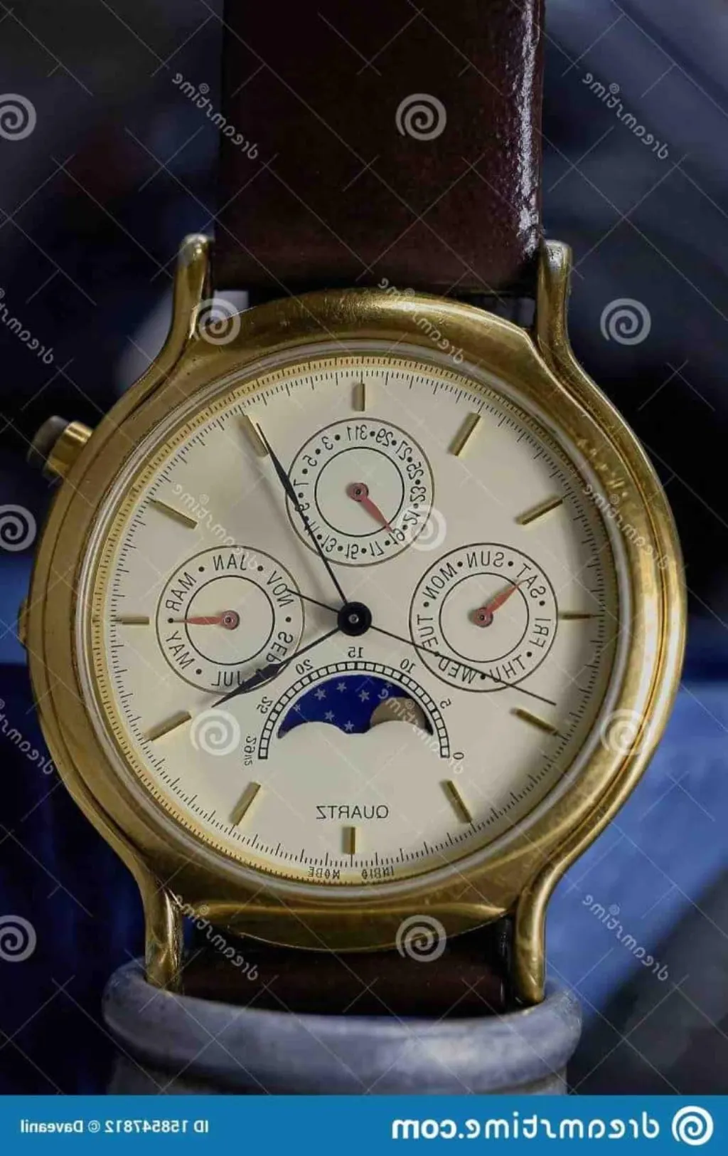 Qui a créé la montre à quartz ? [month] [year]