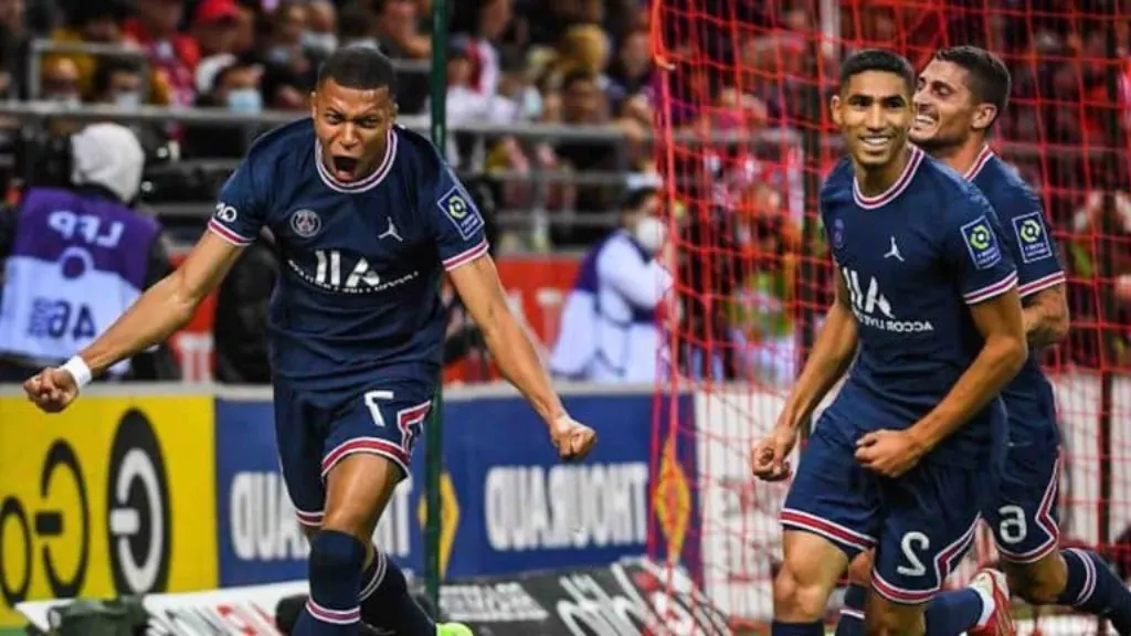 Football européen : Liverpool cartonne, le Barça fait le show et le PSG cale