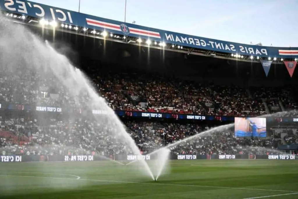 Football : les pelouses de Ligue 1 plus vertes que les clubs