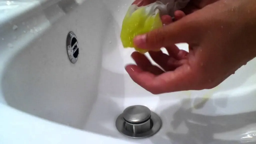 comment décoller un pansement