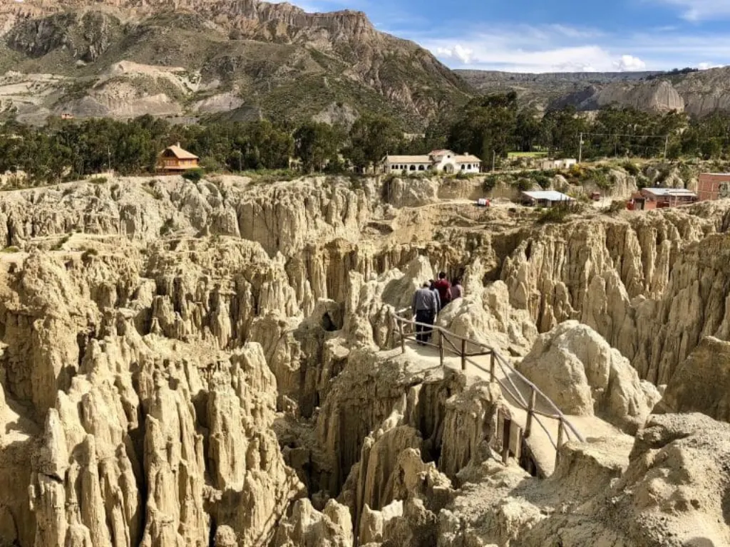 yaratilan la