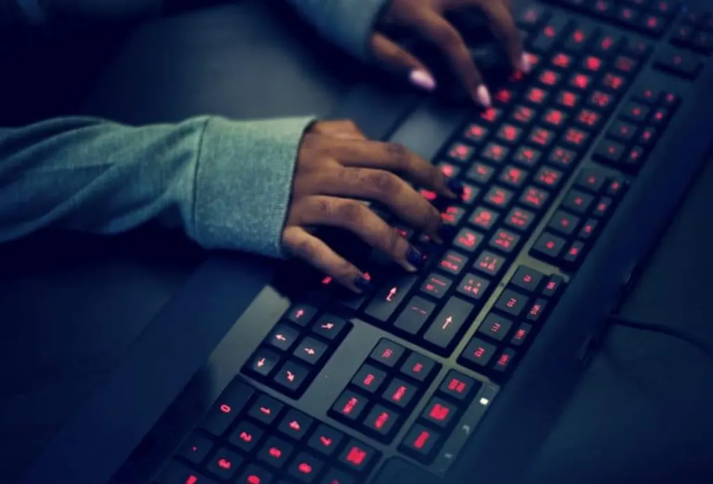 Intelligence artificielle et cybercriminalité : Découvrez les menaces actuelles et les perspectives à venir !